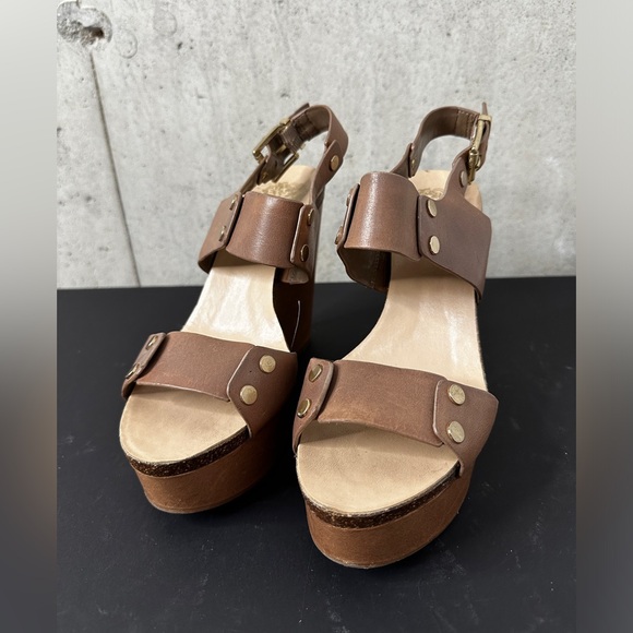 Vince Camuto platform wedge - Picture 3 of 4